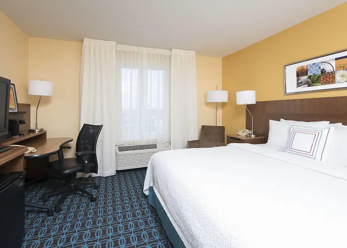 Fairfield Inn And Suites By Marriott Chicago St. Charles